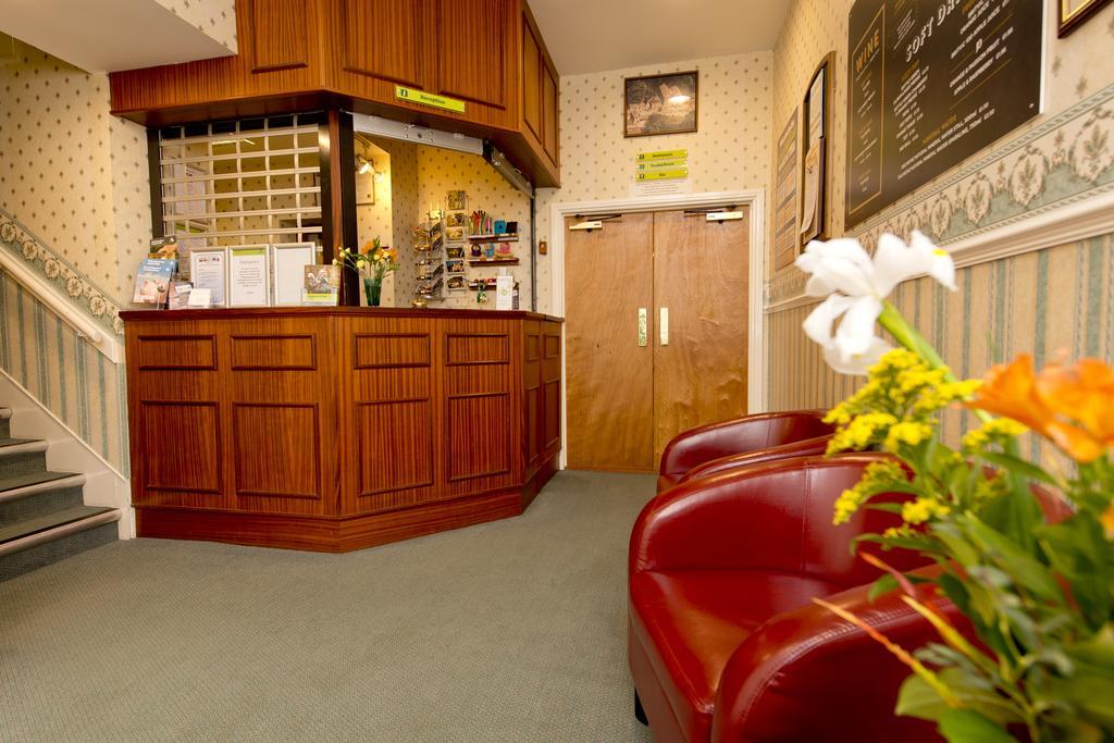 Yha Eyam Hostel Екстериор снимка