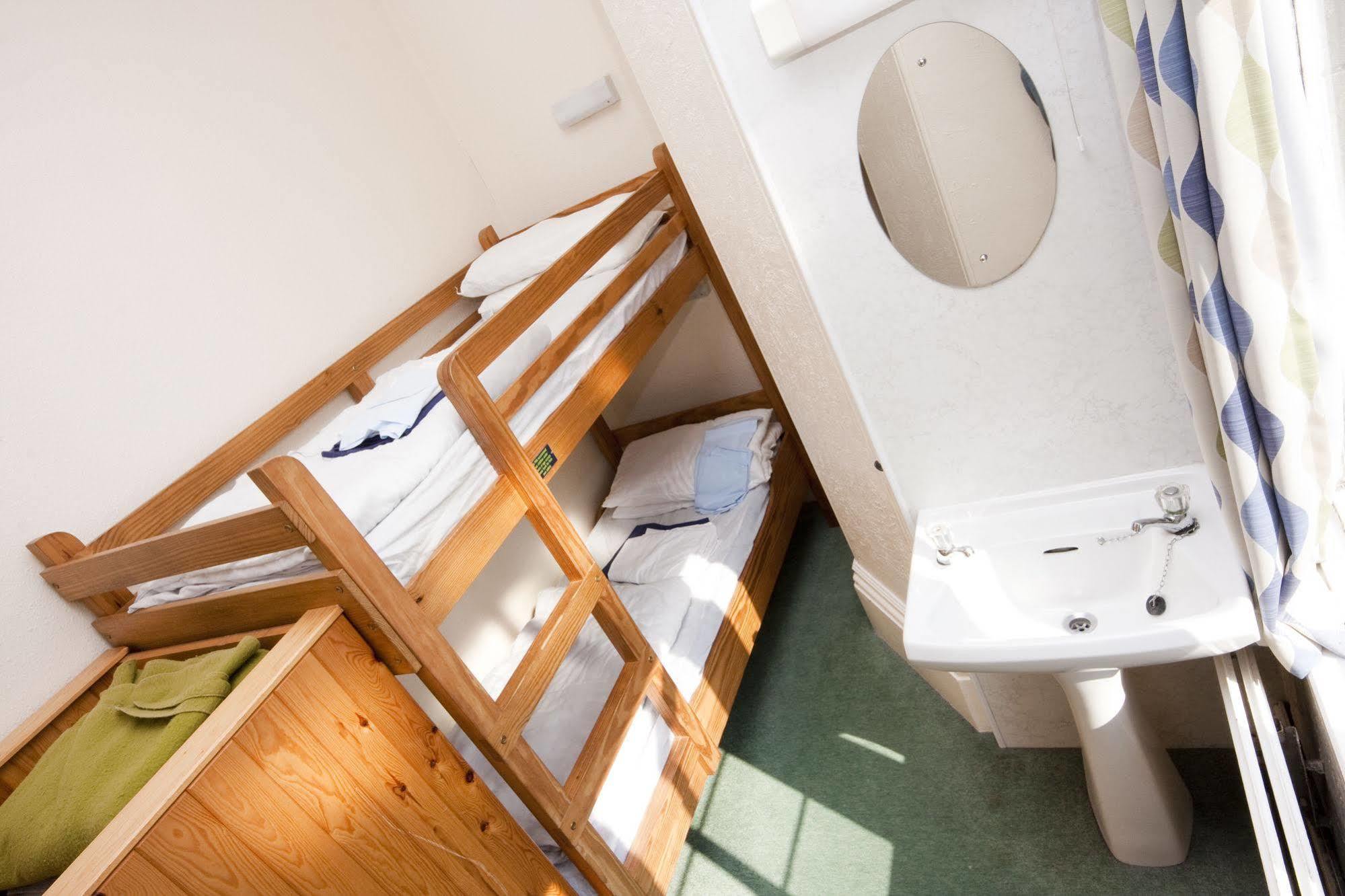 Yha Eyam Hostel Екстериор снимка