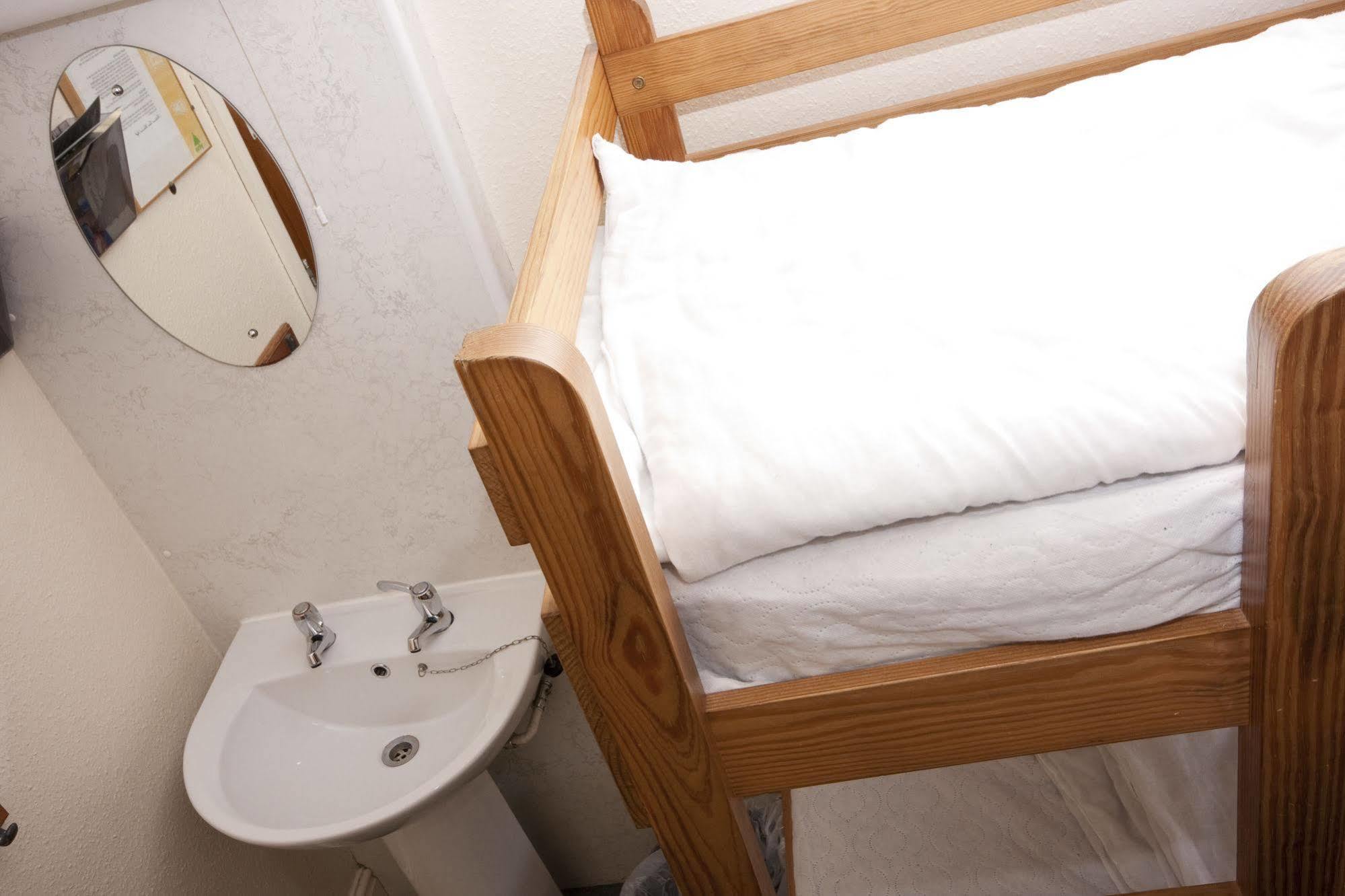 Yha Eyam Hostel Екстериор снимка